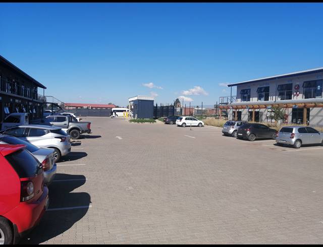 24M² WAREHOUSE TO LET IN WILLOW PARK MANOR